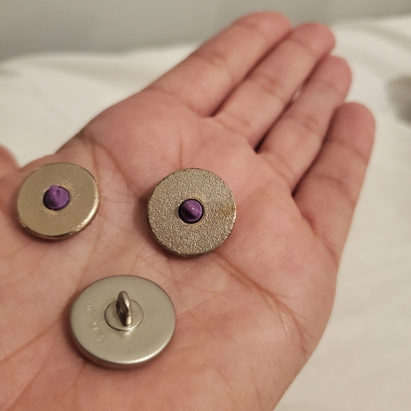 Chanel buttons - Picture 3 of 3